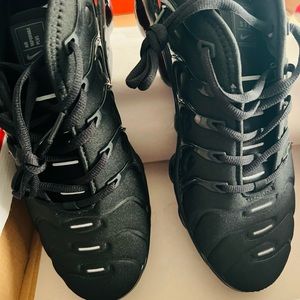 Brand new men like vapormax plus